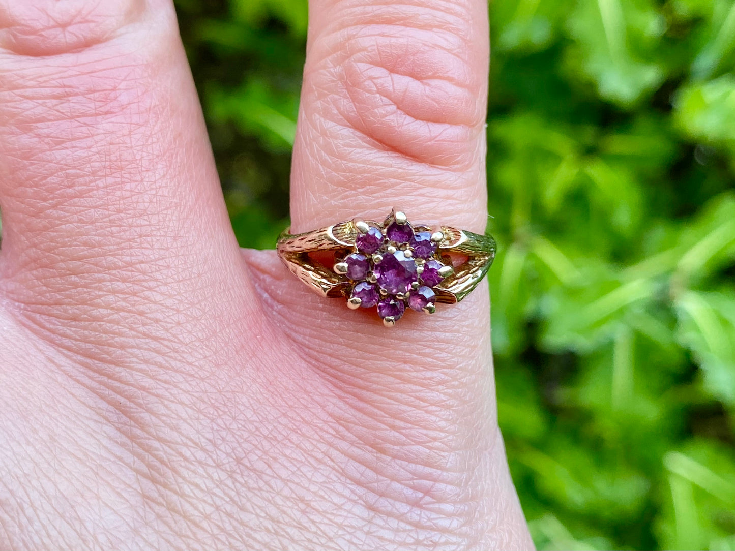 Vintage 9ct Gold Ruby Daisy Ring