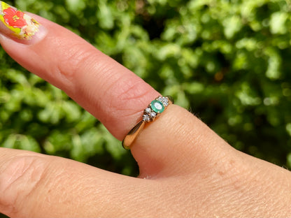 Vintage 9ct Gold Emerald & Diamond Ring