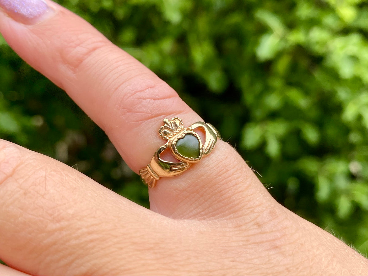 Vintage 9ct Gold Jade Claddagh Diamond Ring