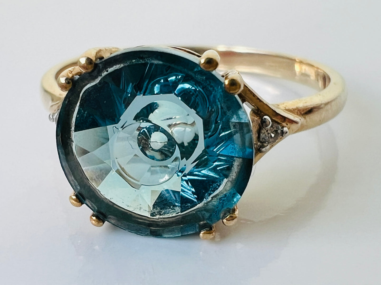 9ct Gold Topaz Lehrer Ring