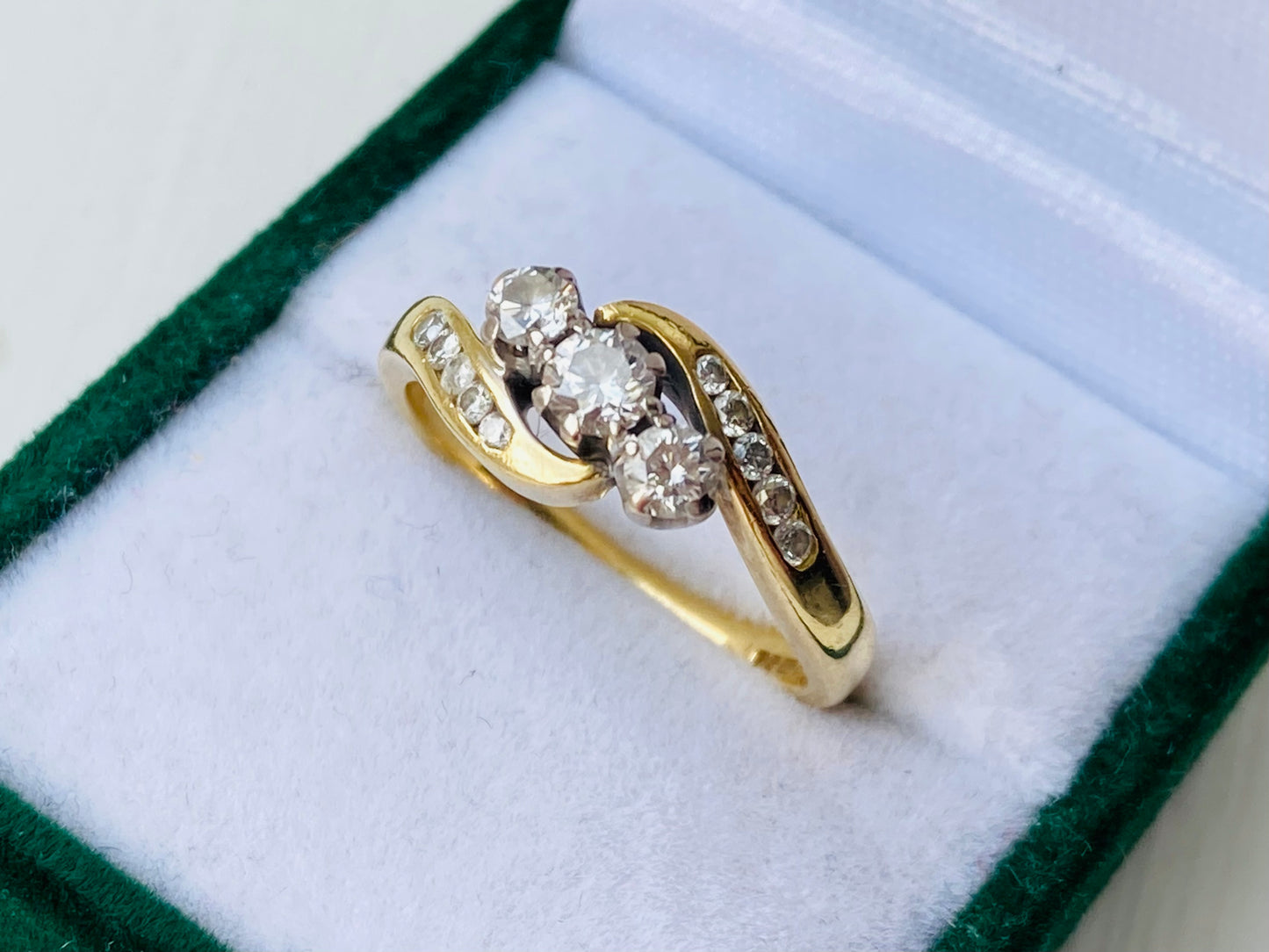 18ct Gold Diamond Ring