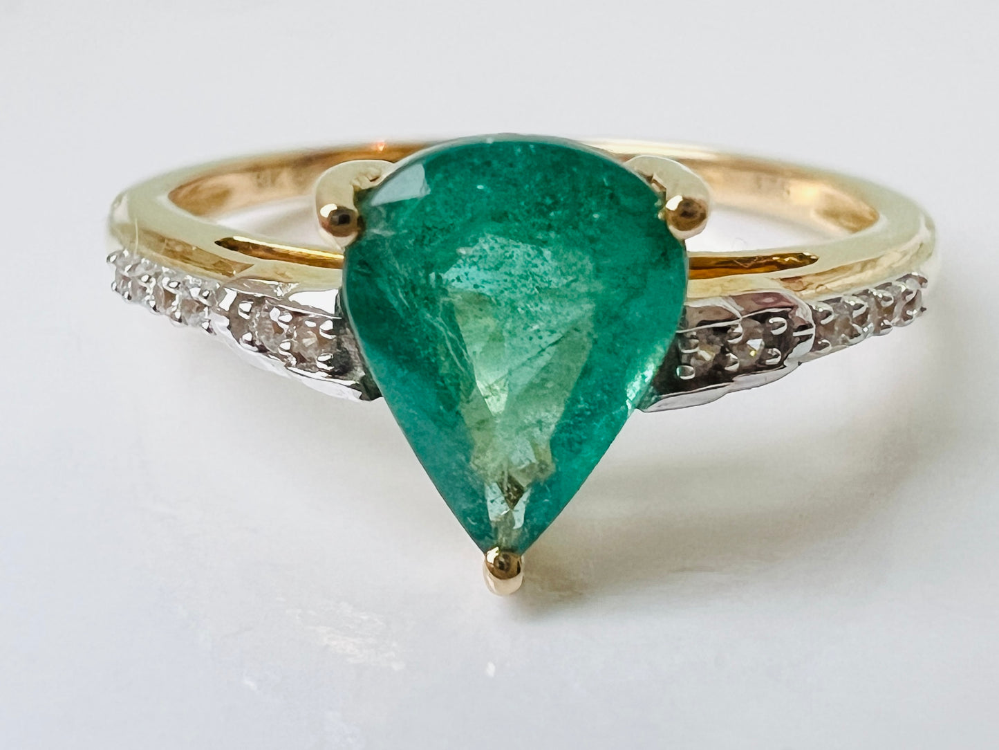9ct Gold Emerald & Zircon Ring