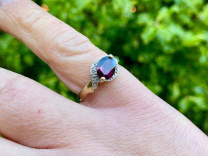 9ct Gold Rhodolite Garnet & Diamond Ring