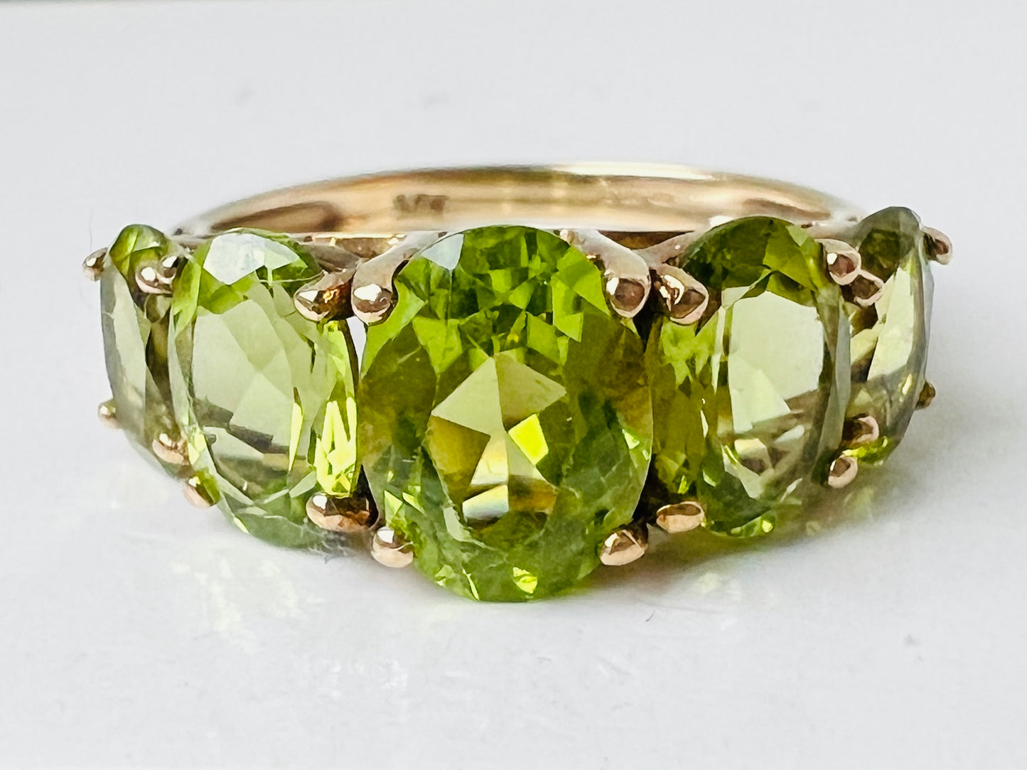 9ct Gold Peridot Ring
