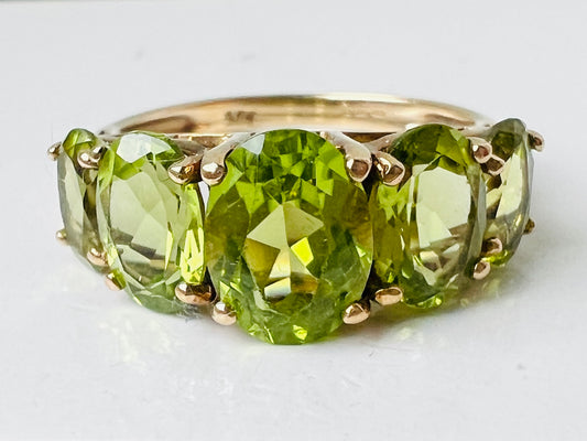 9ct Gold Peridot Ring