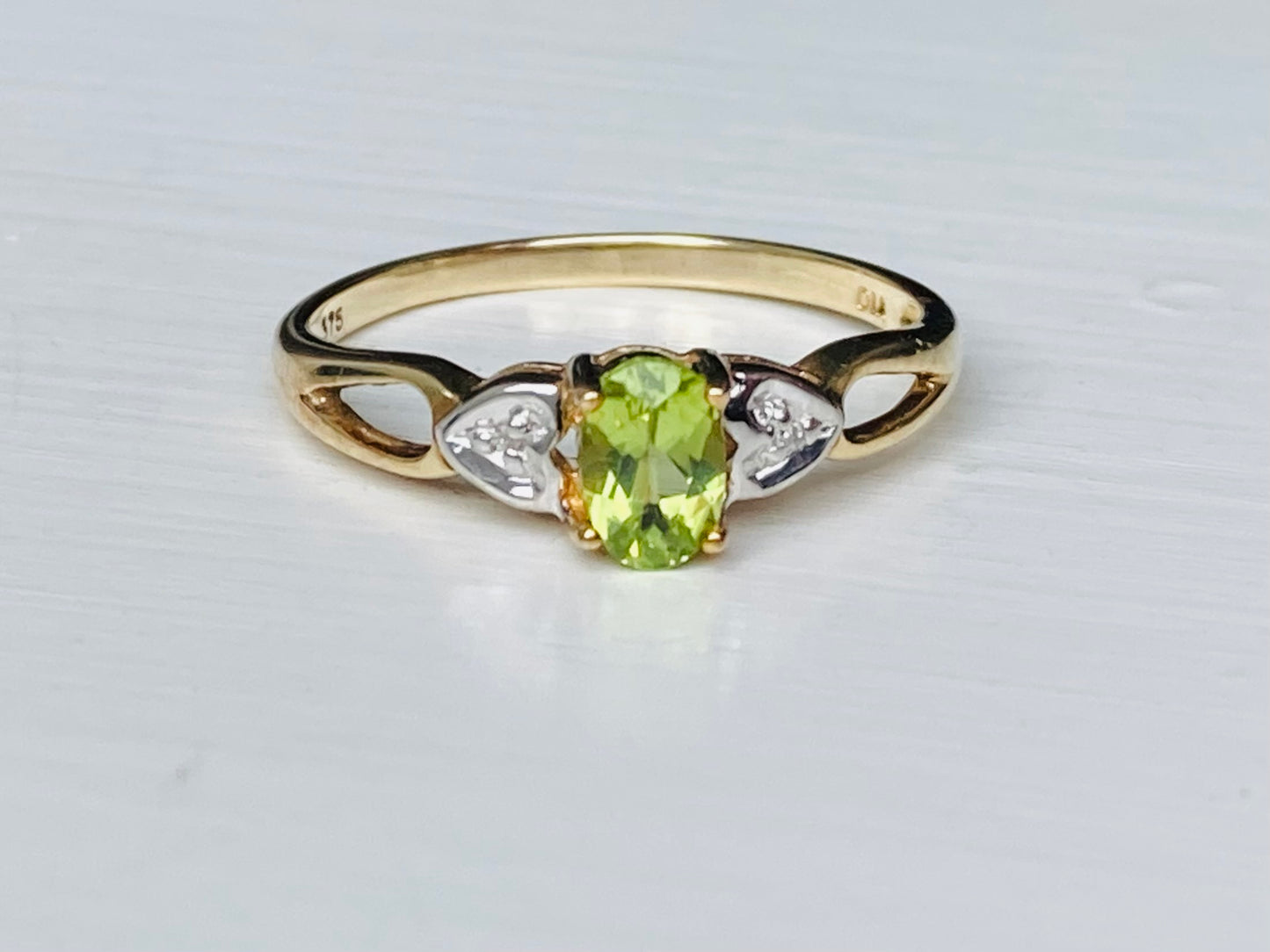 9ct Gold Peridot & Diamond Ring