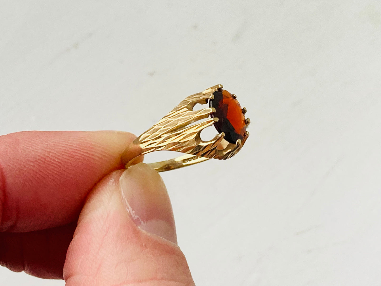 9ct Gold Garnet Ring