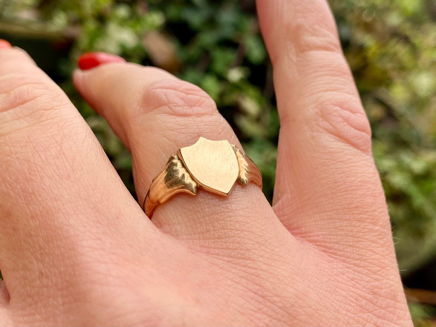 Vintage 9ct Gold Shield Signet Ring