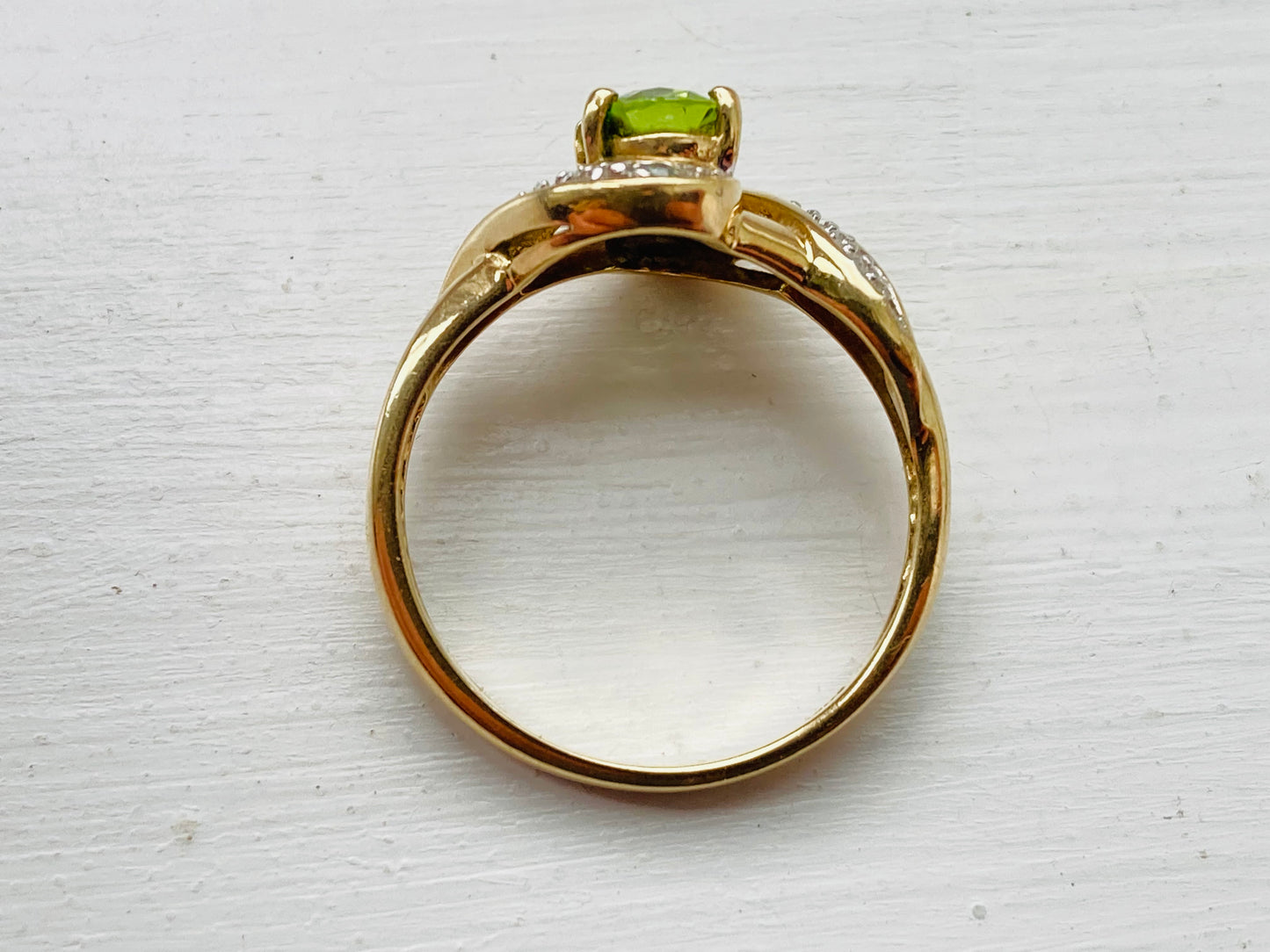 9ct Gold Peridot & Diamond Ring