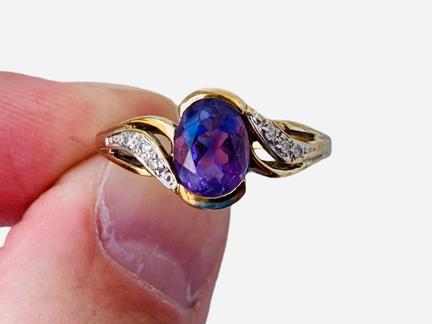 9ct Gold Amethyst & Diamond Ring