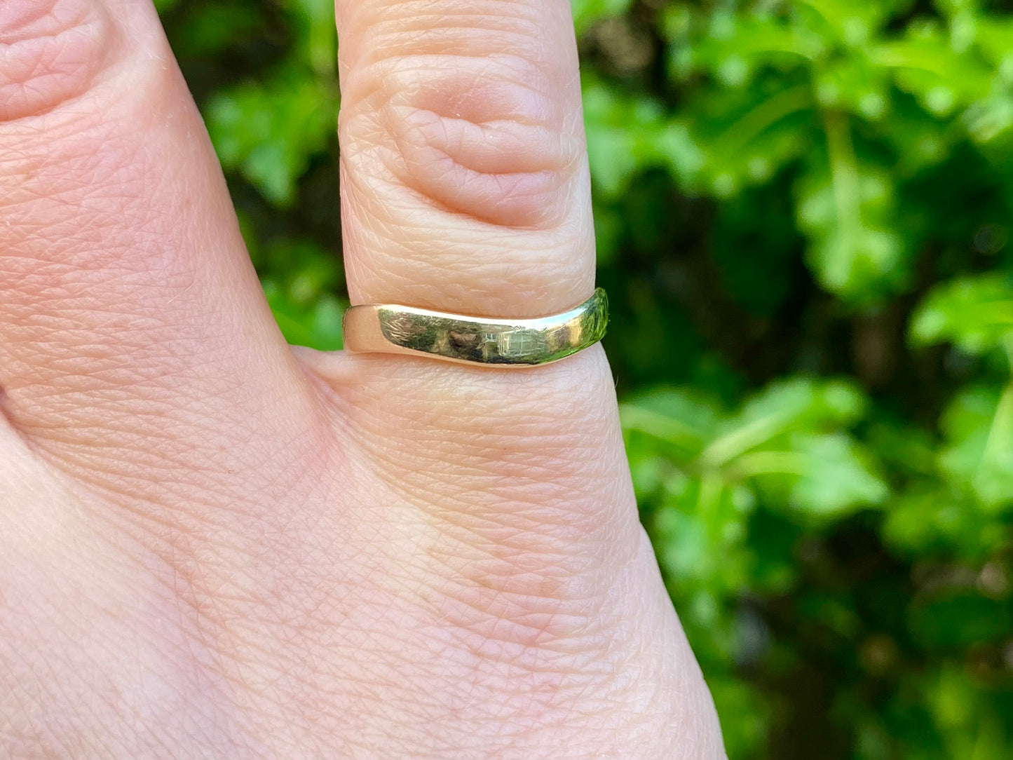 9ct Gold Wavy Band Ring