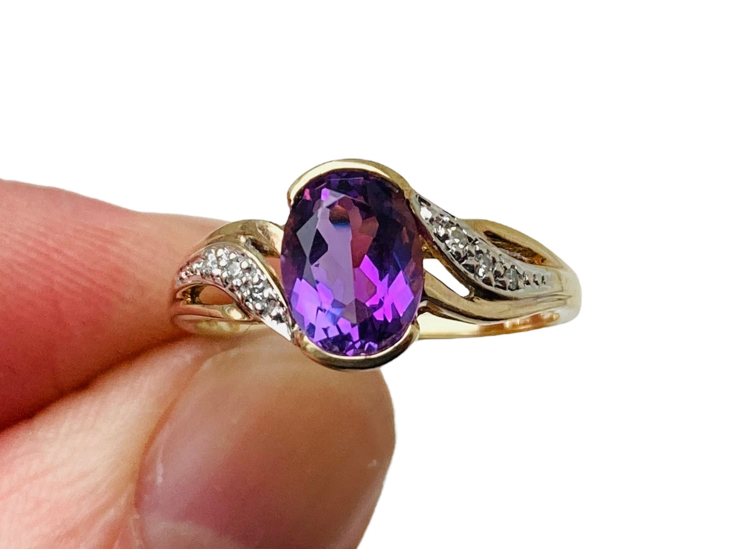 9ct Gold Amethyst & Diamond Ring