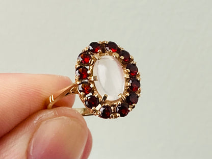 Vintage 9ct Gold Moonstone & Garnet Ring