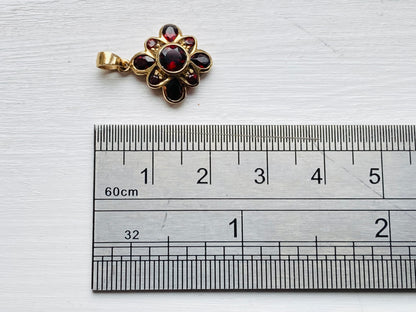 9ct Gold Garnet Pendant