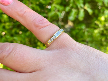 18ct Gold Eight-Stone Diamond Ring