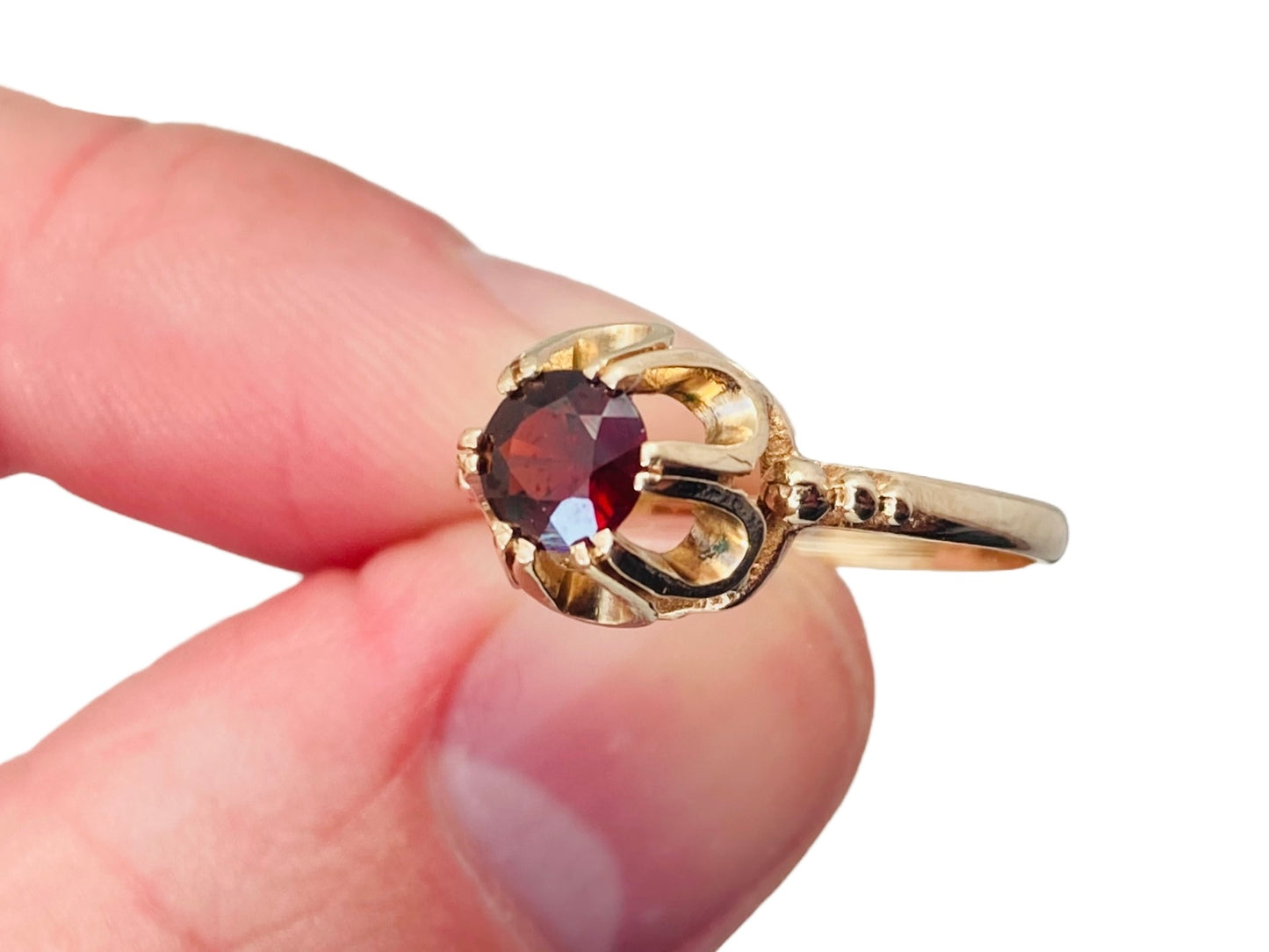 Vintage 9ct Gold Garnet Ring