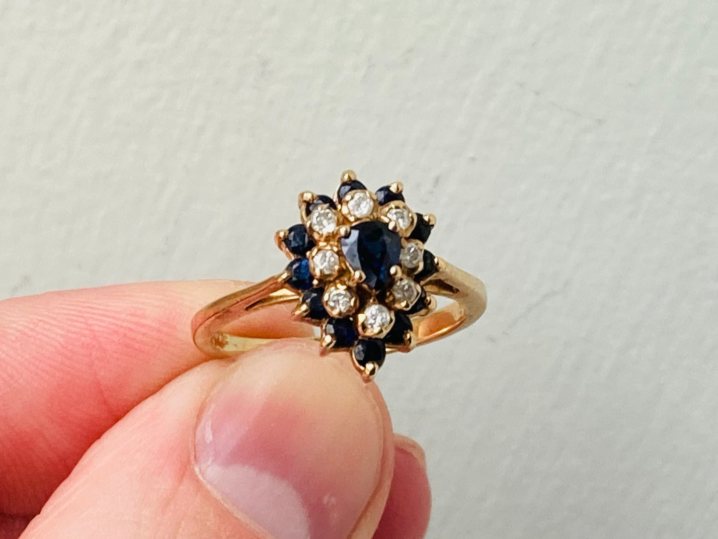 Vintage 9ct Gold Sapphire & Diamond Ring