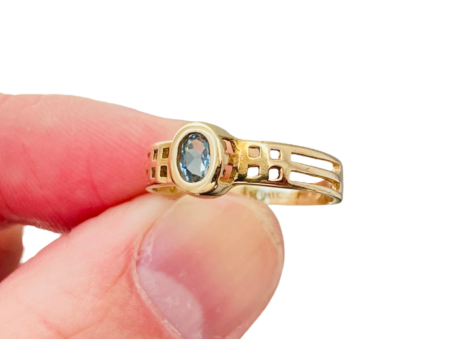 9ct Gold Topaz Ring