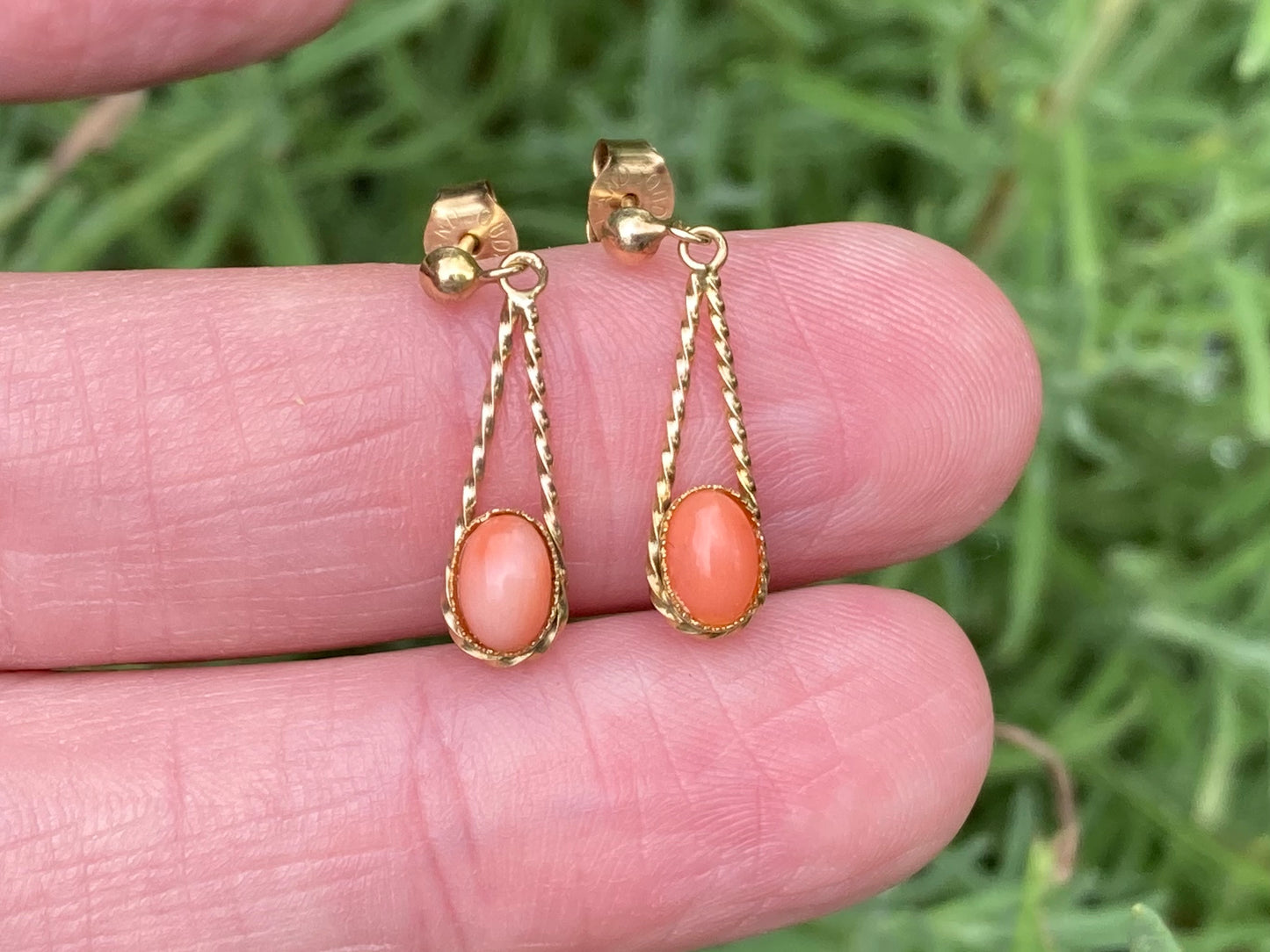 Vintage 9ct Coral Earrings