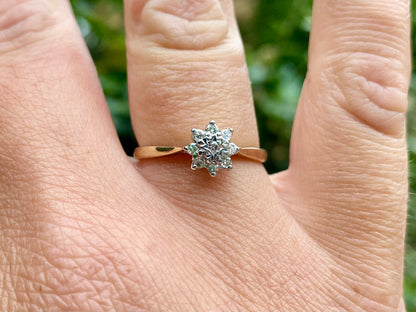 Vintage 9ct Gold Diamond Daisy Ring