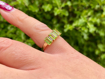 9ct Gold Peridot & Diamond Ring