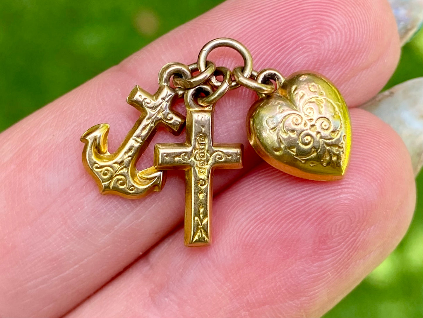 Vintage 9ct Gold Faith, Hope & Charity Pendant or Charm