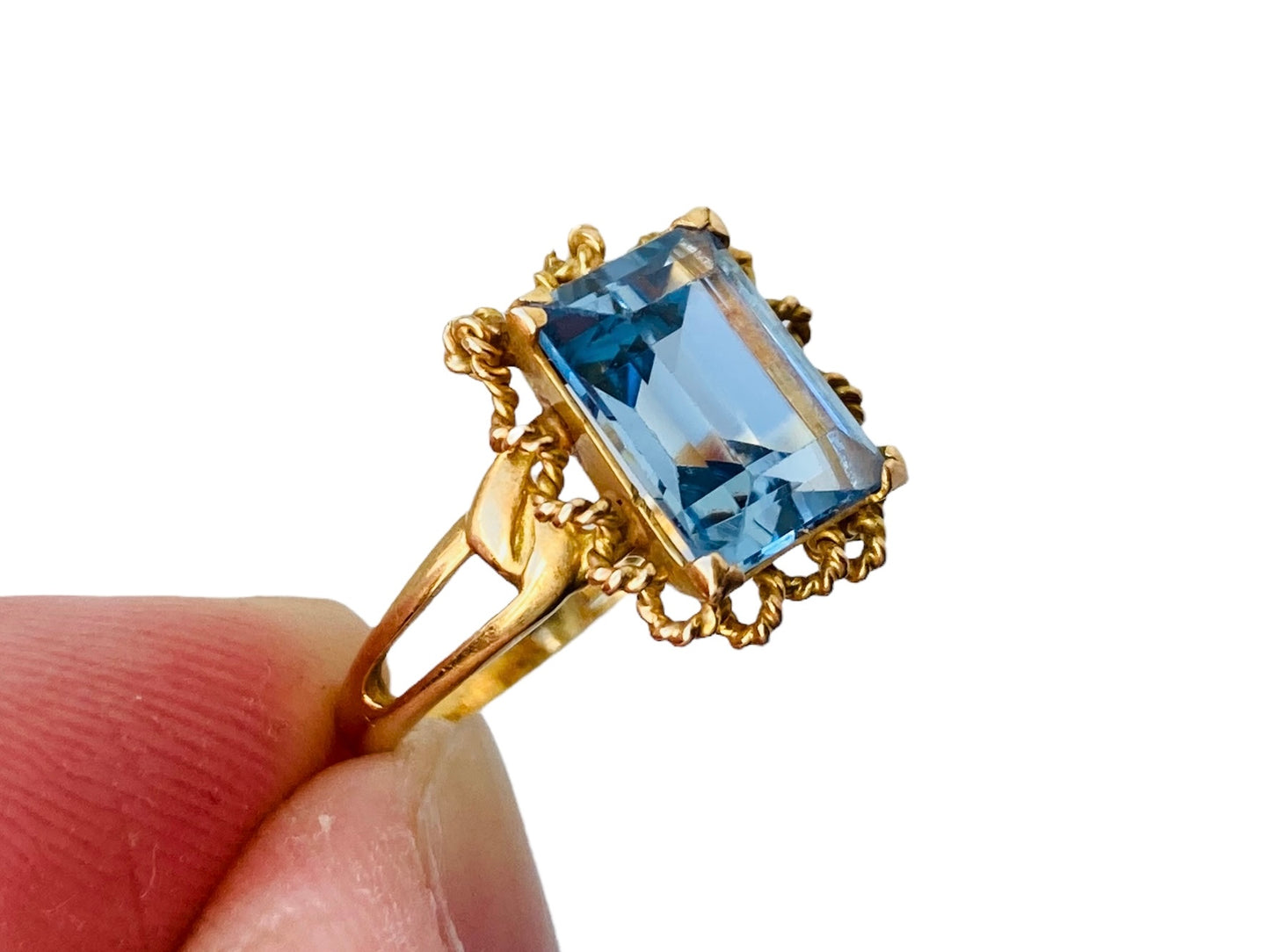 Vintage 18ct Gold Aquamarine Ring
