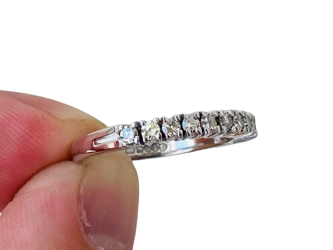 Vintage 18ct Gold Eleven-Stone Diamond Ring