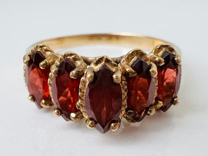 9ct Gold Garnet Ring