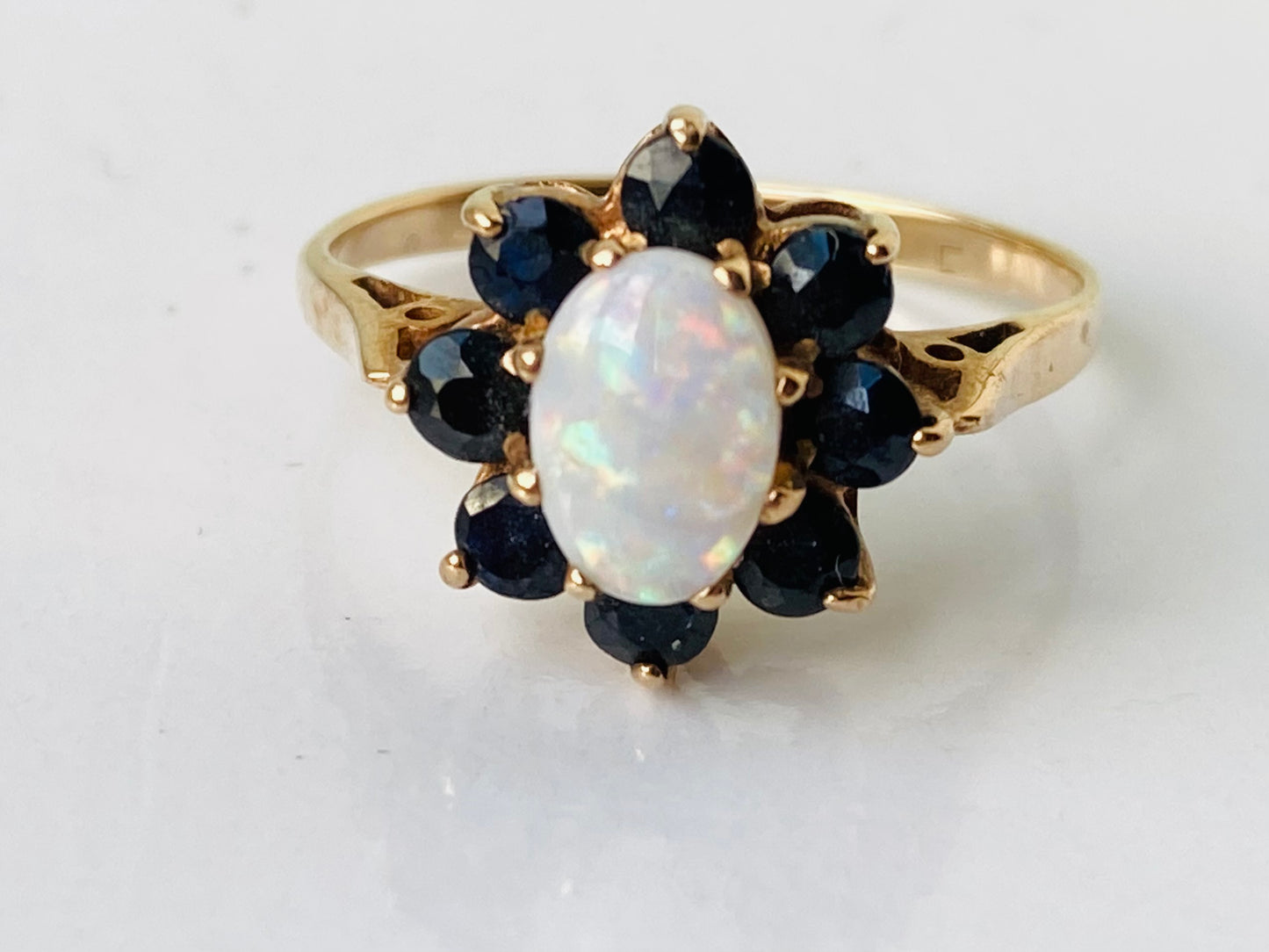 Vintage 9ct Gold Sapphire & Opal Ring