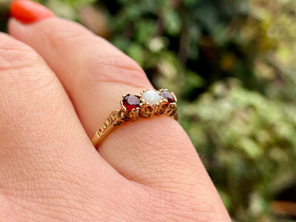 Vintage 9ct Gold Opal & Garnet Ring