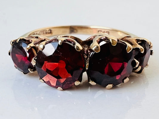 Vintage 9ct Gold Garnet Ring