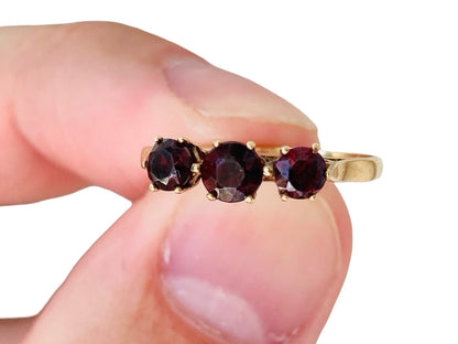 Vintage 9ct Gold Garnet Ring