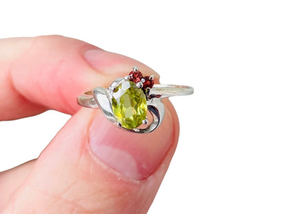 9ct Gold Peridot & Garnet Ring