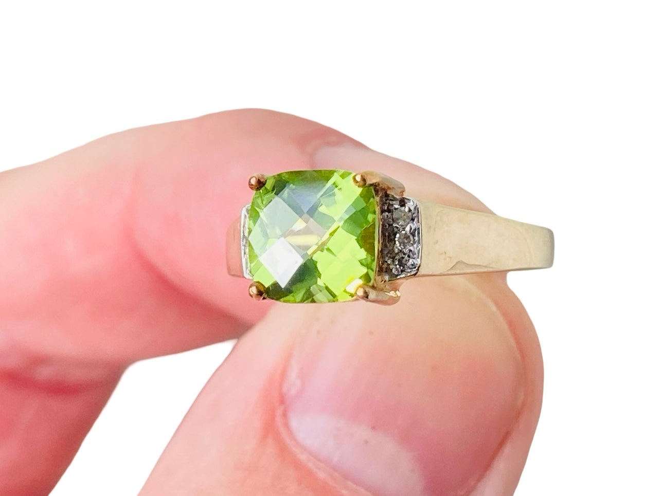 9ct Gold Peridot & Diamond Ring