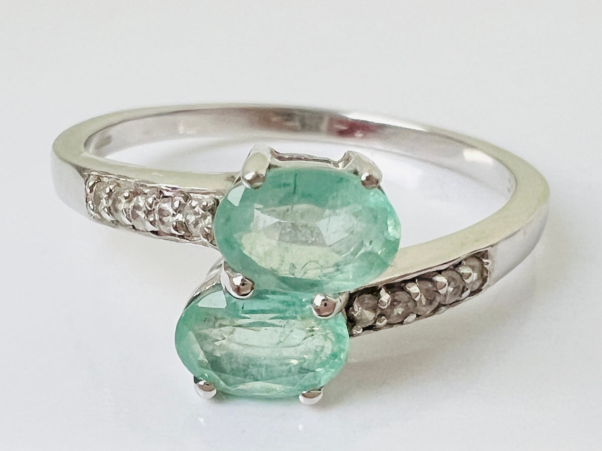 9ct Gold Siberian Emerald & White Topaz Ring