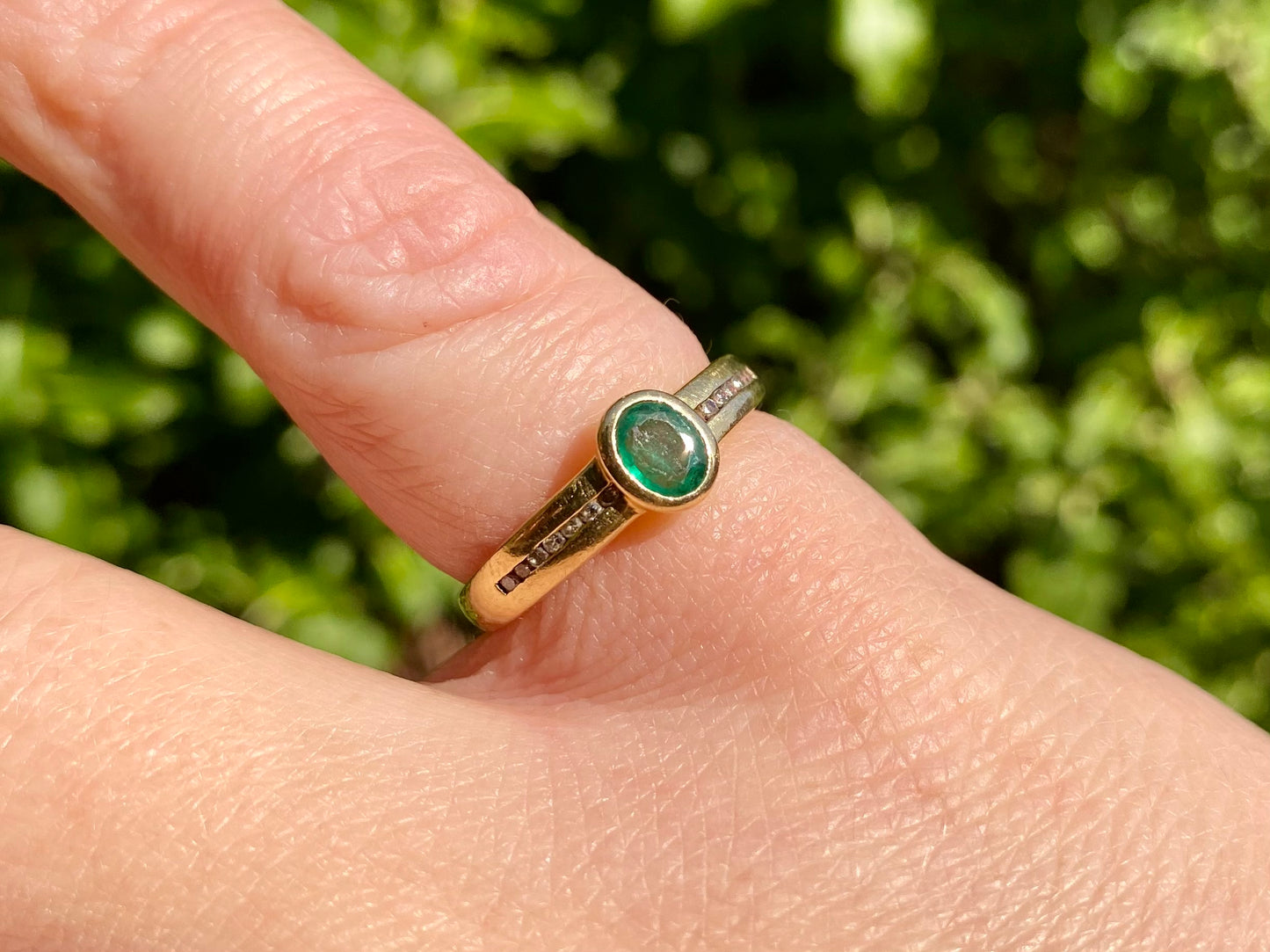 18ct Gold Emerald & Diamond Ring