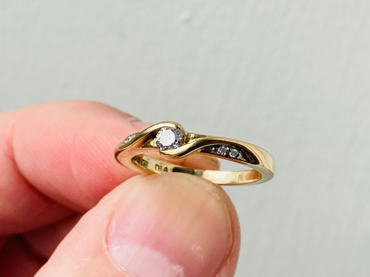 9ct Gold Diamond Ring