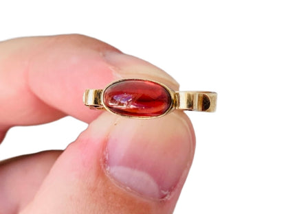 Vintage 9ct Gold Garnet Ring