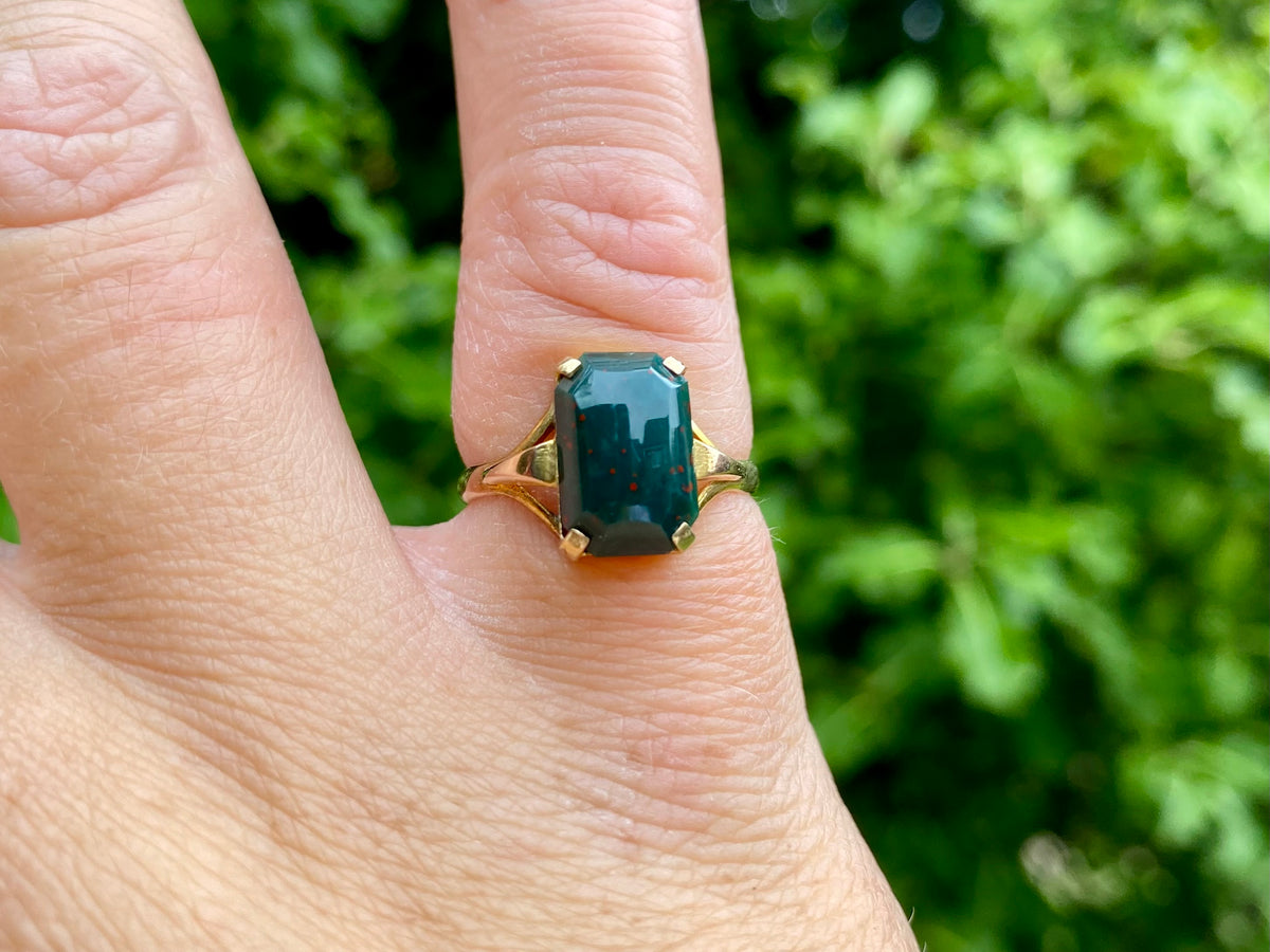 Antique 9ct Gold Bloodstone Ring