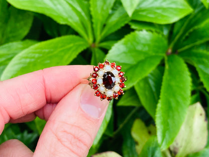 Vintage 9ct Gold Garnet & Pearl Ring