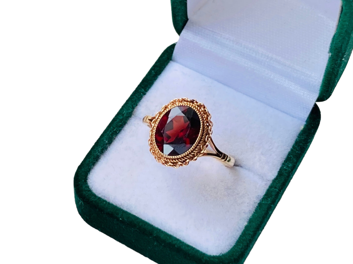 9ct Gold Garnet Ring