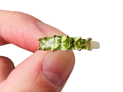 9ct Gold Peridot Ring