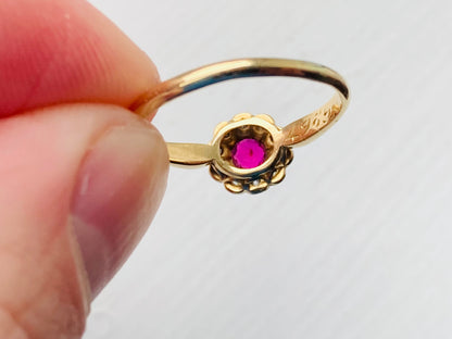 Antique 18ct Gold Ruby & Diamond Daisy Ring