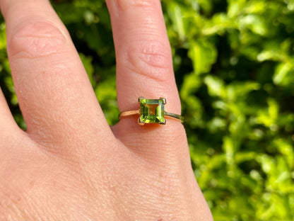 9ct Gold Peridot Ring