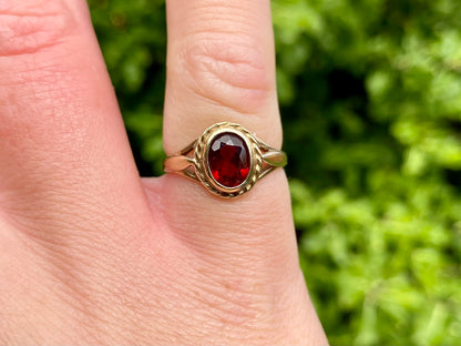 9ct Gold Garnet Ring