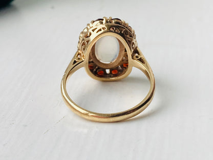 Vintage 9ct Gold Moonstone & Garnet Ring