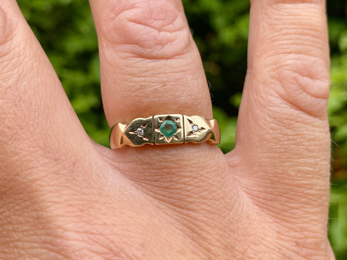 9ct Gold Emerald & Diamond Ring