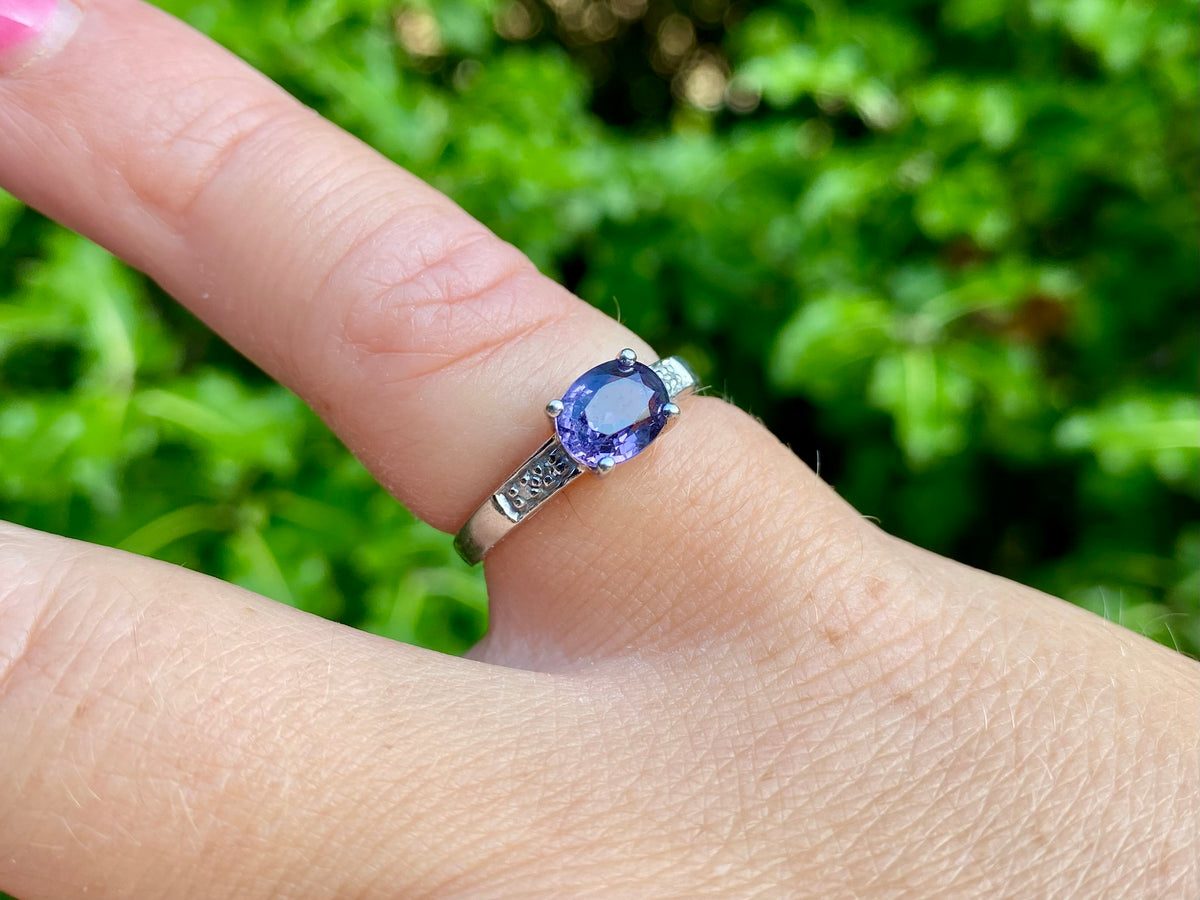 9ct Gold Iolite & Diamond Ring