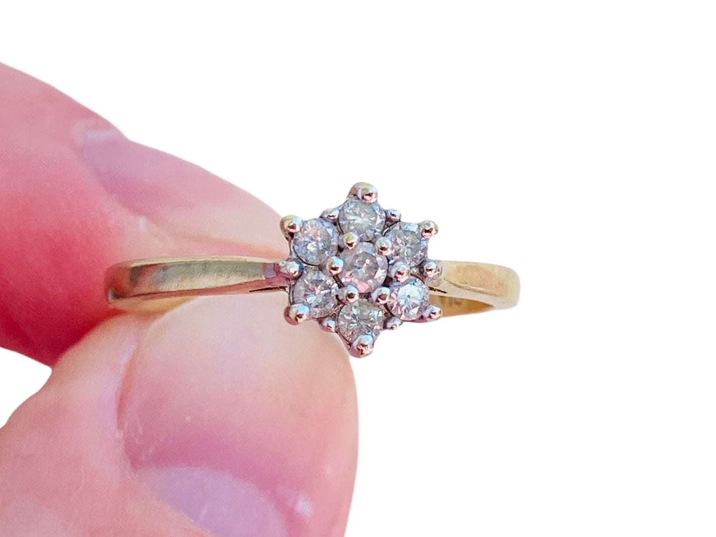 9ct Gold 0.25ct Diamond Daisy Ring